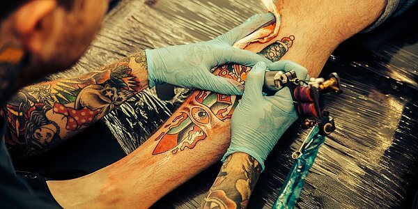 Заражение при нанесении татуировки