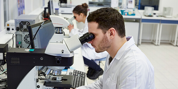 Нельзя работать там, где есть контакт с кровью