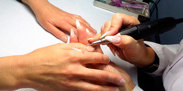 Маникюр в салоне
